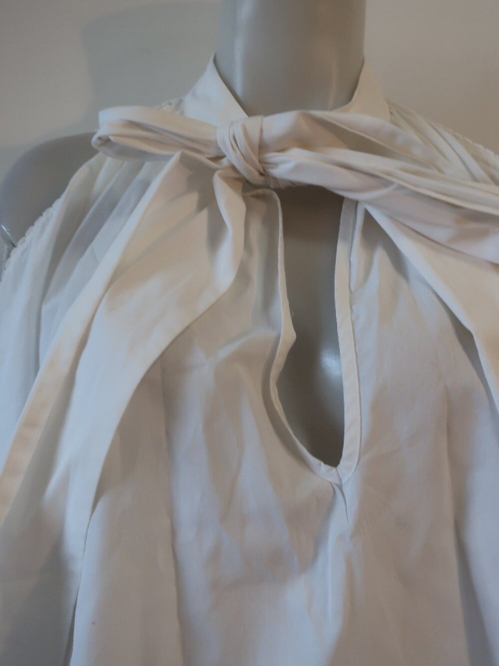Womens Mother of Pearl No Frills White (Item-54) Cold Shoulder Tie Neck Top M - Picture 2 of 13